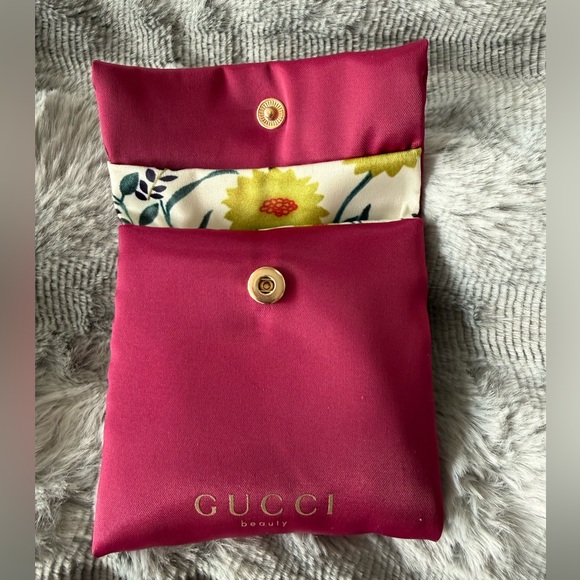 💐VIP GWP💐 Gucci Beauty Floral Compact Mirror - Picture 5 of 9